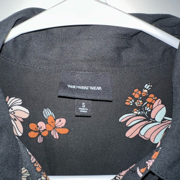 Floral button down - Picture 2 of 3